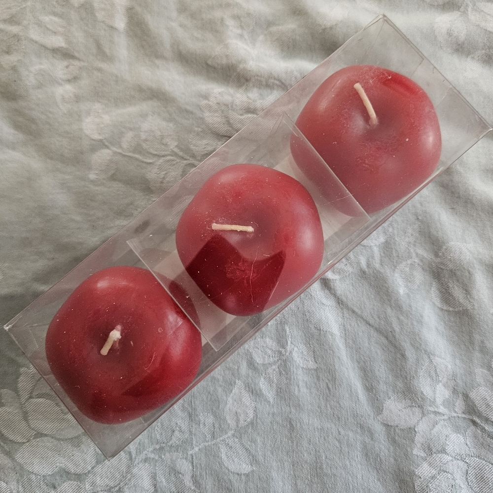 NEW Apple Cinnamon Crisp Three Candles Set‎ in a Box
